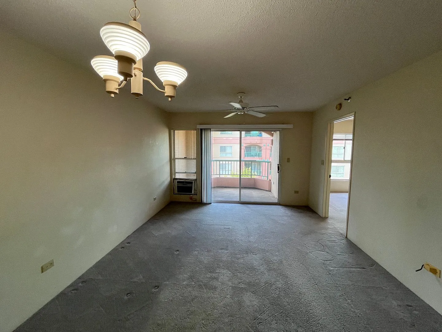 Salt Lake (Honolulu)-Country Club Village - AC in living room, 2 bed, 2 bath, 2 parking — Photo 2