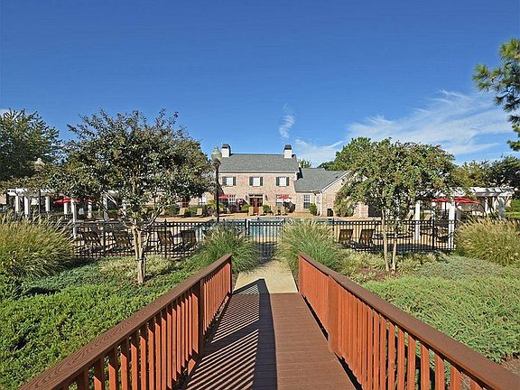 Beautifully Landscaped Community