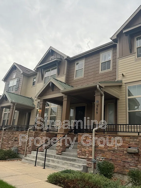 3 bed, 3.0 bath, 1988 sqft, $3,000 — Photo 2