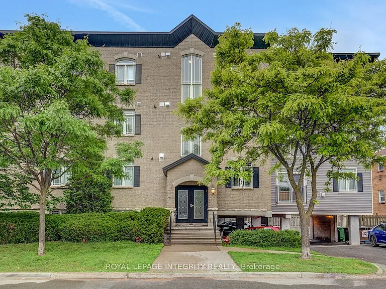 711 Churchill Ave N — Photo 1