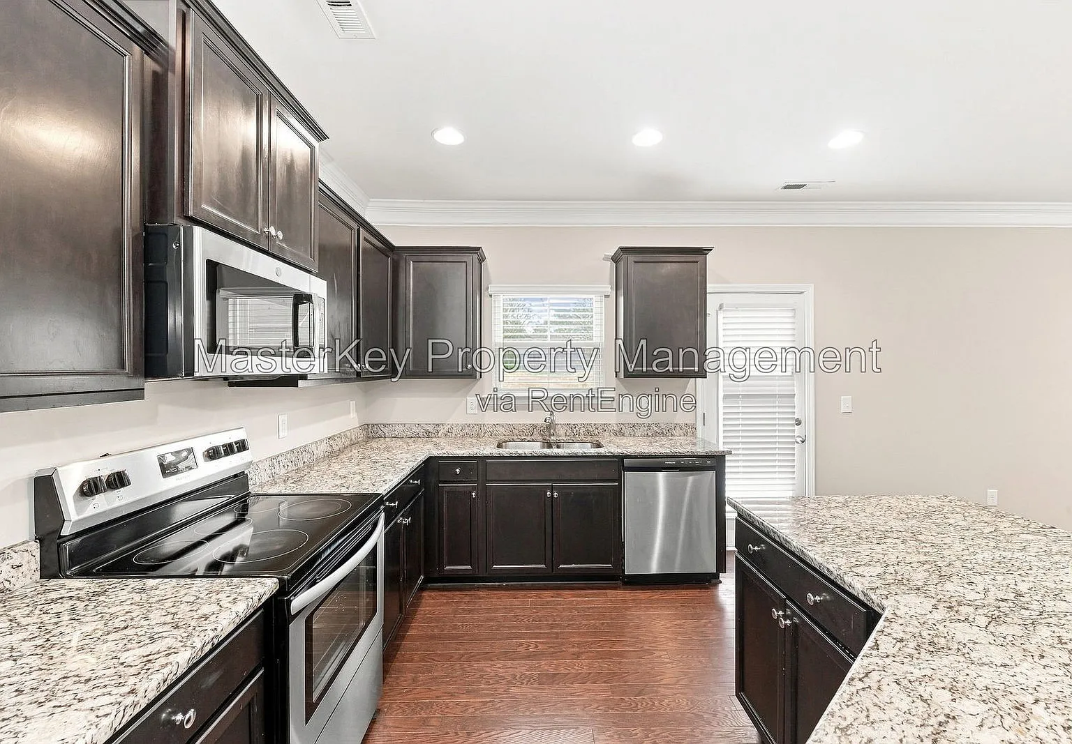 4 bed, 2.5 bath, 2234 sqft, $2,100 — Photo 4
