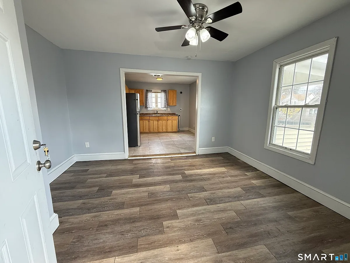 Building Photo - 31 Beecher Ave #2