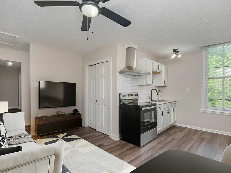 3030 Cleinview Ave #4 — Photo 2