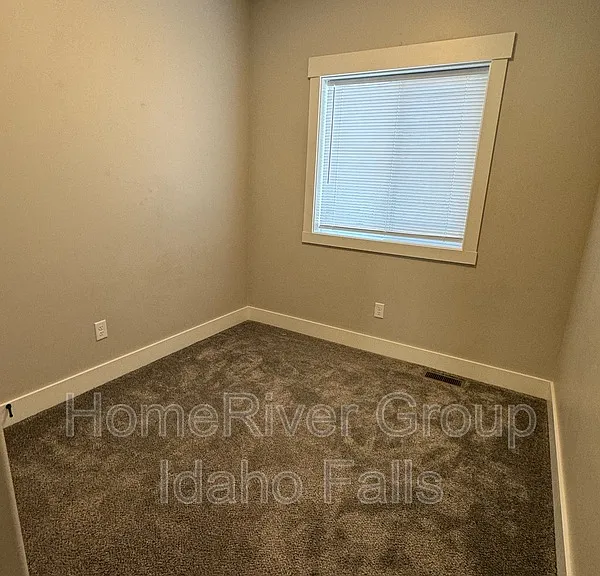 660 Saturn Ave #A — Photo 7