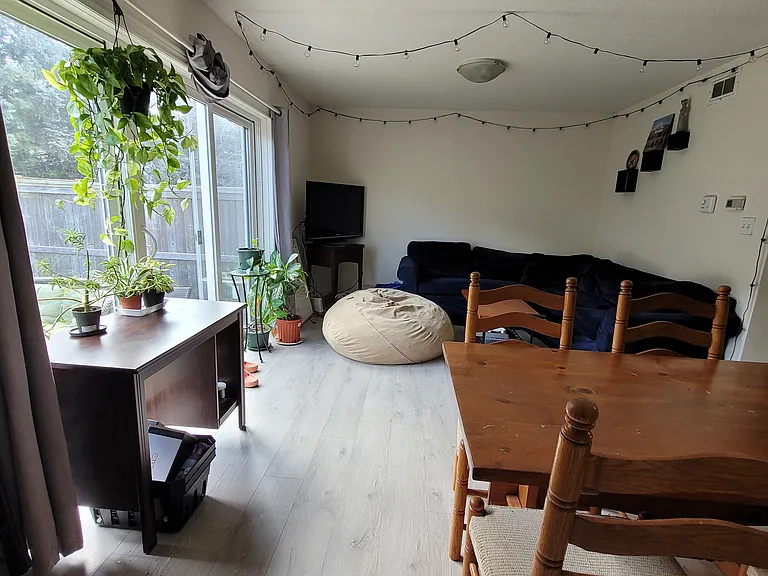 1498 Gordon St #6 — Photo 3