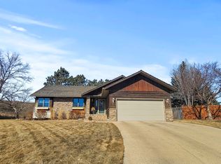 14 30th St SW, Minot, ND 58701