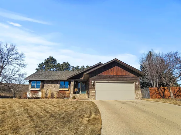 14 30th St SW, Minot, ND 58701