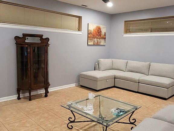 3rd image of 20 N Sacramento Ave #B