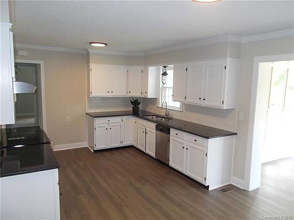 3rd image of 2217 N Driftwood Ln