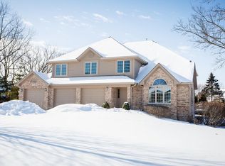 7515 Bonnie Ridge Rd, Crystal Lake, IL 60014