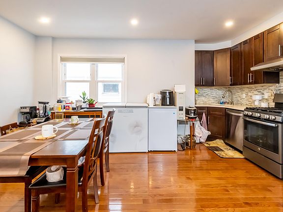 3rd image of 4214 156th St Floor 1