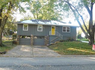116 SE Crestwood Dr, Lees Summit, MO 64063