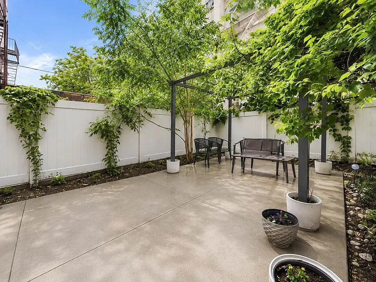 31 Aberdeen St #1R — Photo 10