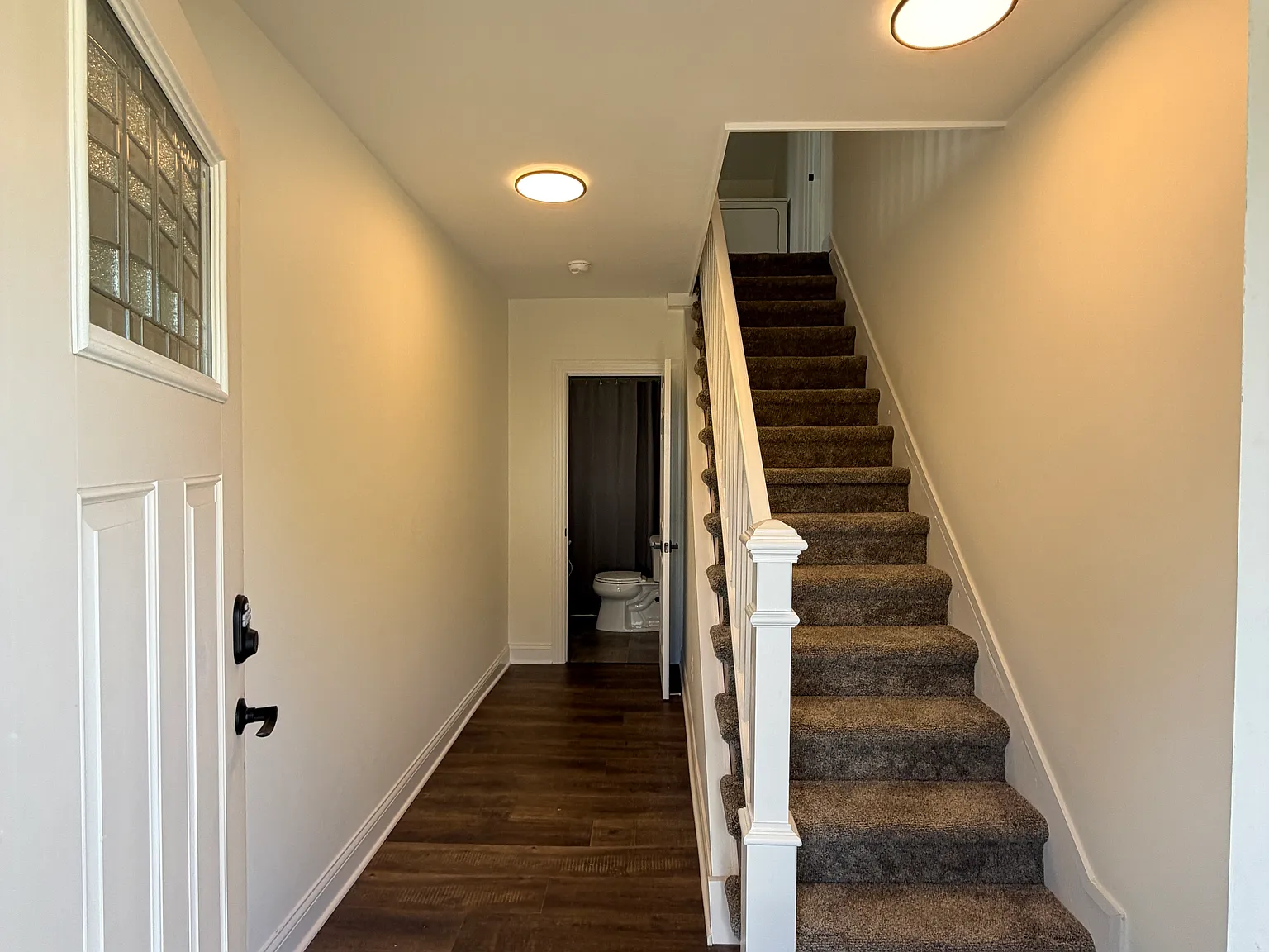 2 bed, 950 sqft, $1,300 — Photo 2