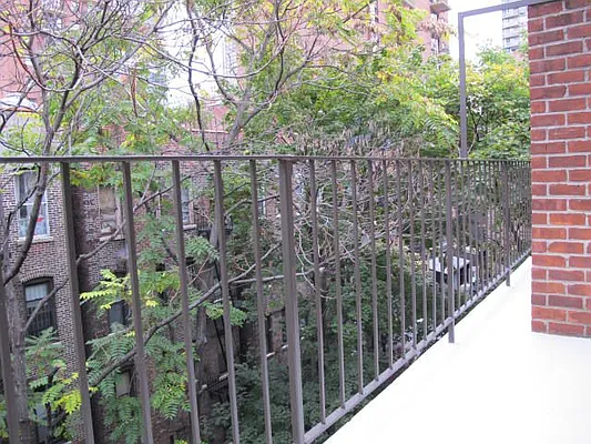 Rented by Metropolis Real Estate of Manhattan | media 41