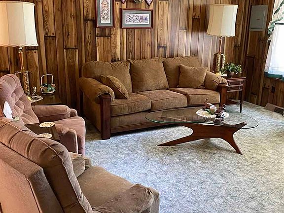 2nd image of 215 Driftwood Cir