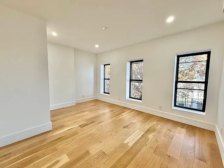 545A Quincy St #2 — Photo 7