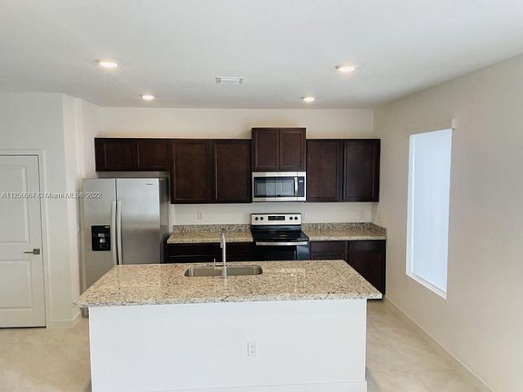 3rd image of 409 NW 17th St #409