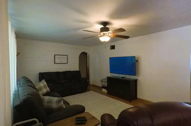 1521 W B St — Photo 8
