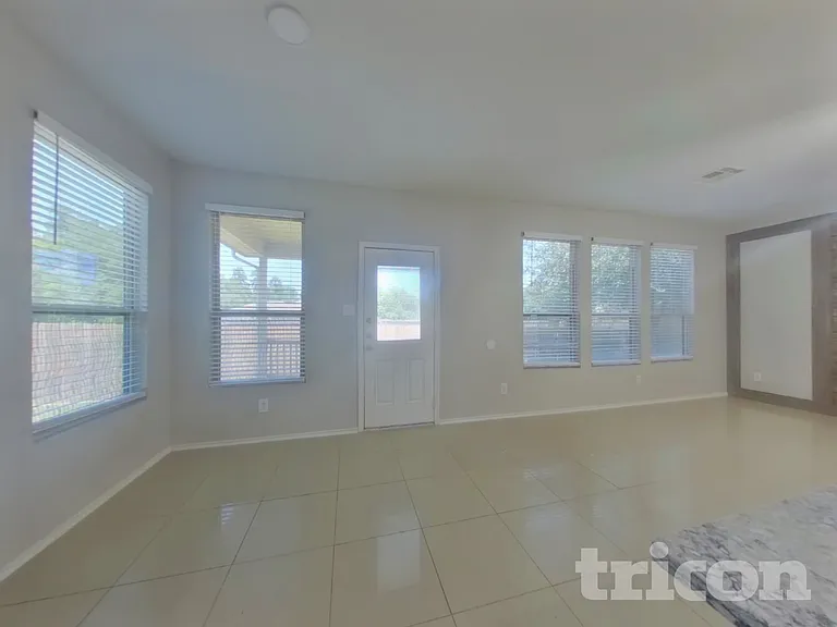 11430 Ryan Ct — Photo 4