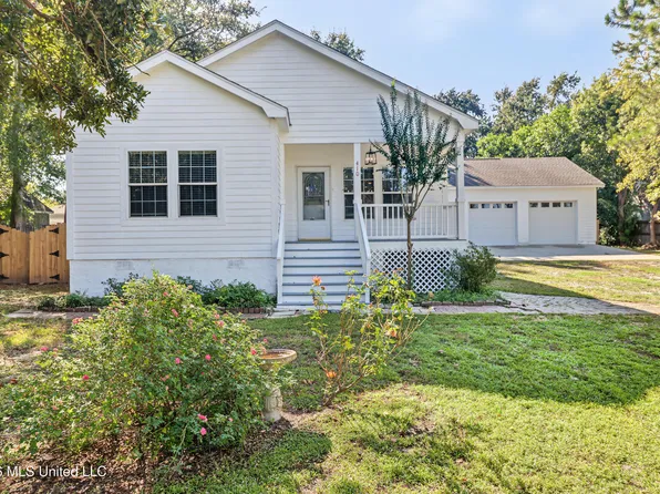 410 E 2nd St, Pass Christian, MS 39571