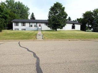 608 Mountain Ave, Walhalla, ND 58282