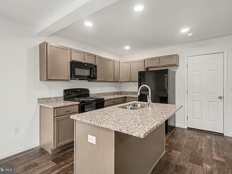22 Sand St — Photo 11