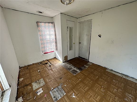 5th image of 313 W Rock Island St