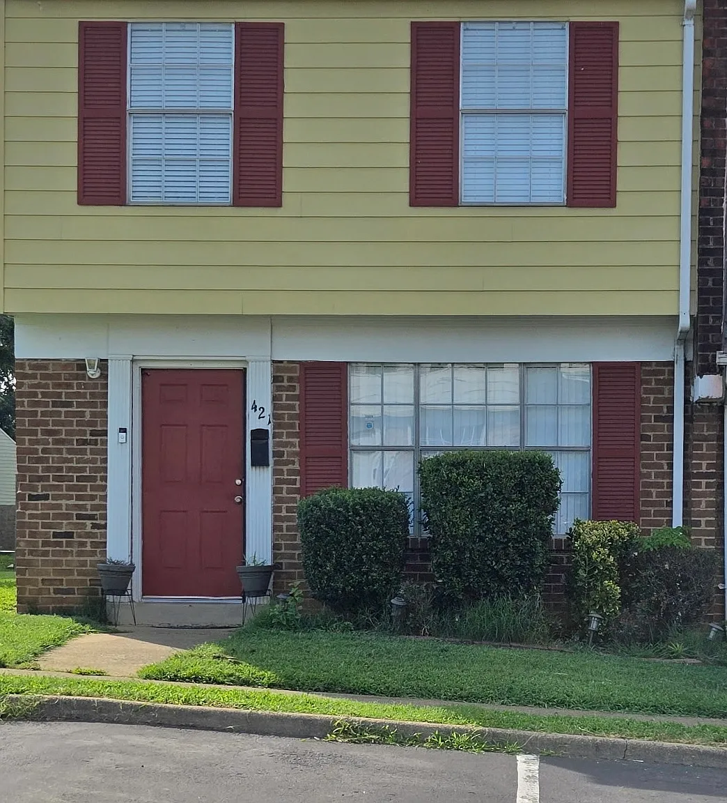 3 bed, 1.5 bath, 1085 sqft, $1,750 — Photo 1