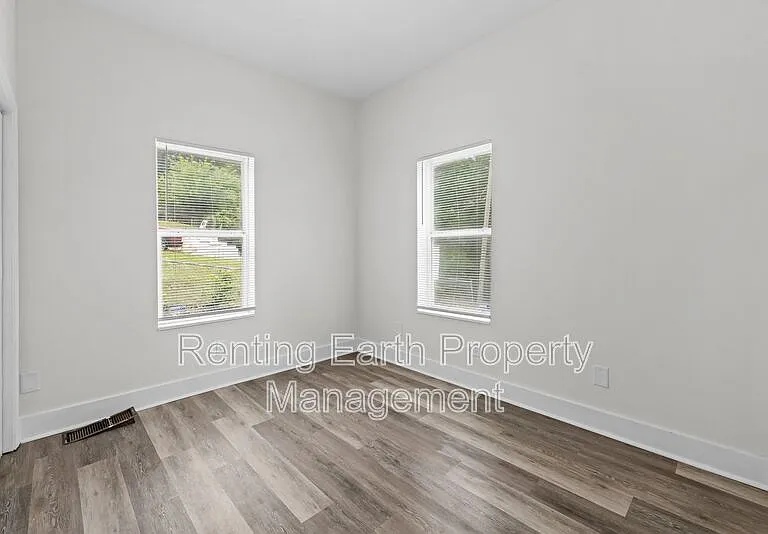 2426 Avenue U — Photo 8