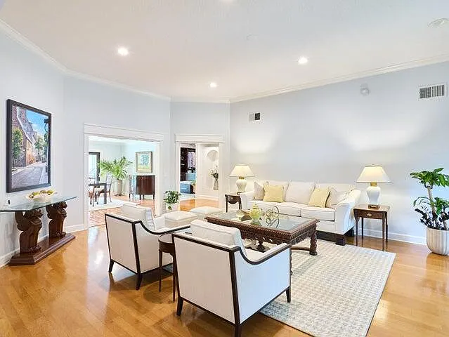 5 bed, 4.0 bath, 3920 sqft, $15,000 — Photo 4