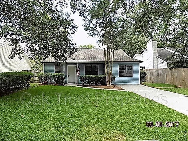 3 bed, 2.0 bath, 1300 sqft, $2,350 — Photo 3