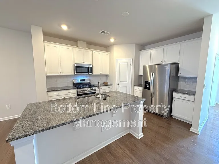 15708 Country House St — Photo 6