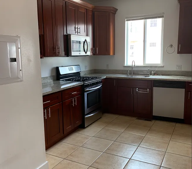 692 Greenwich St #2 — Photo 2