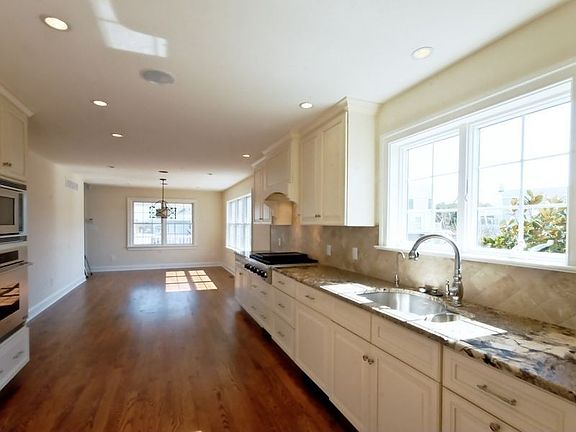 gourmet kitchen