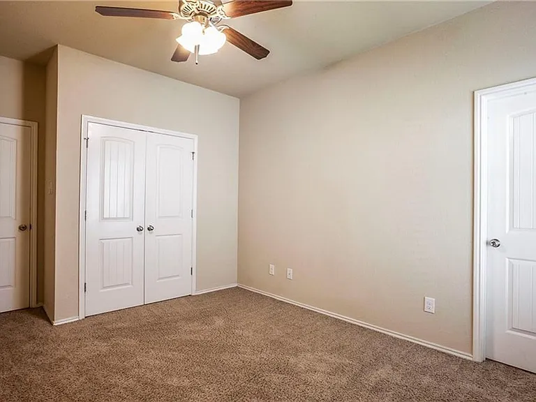 323 French Ave — Photo 14