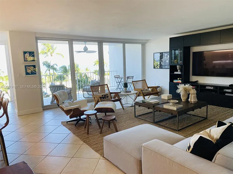 881 Ocean Dr #3E — Photo 8