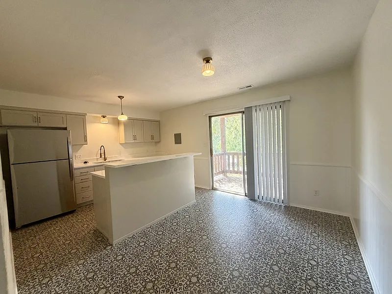 2 bed, 1.0 bath, 830 sqft, $1,375 — Photo 3