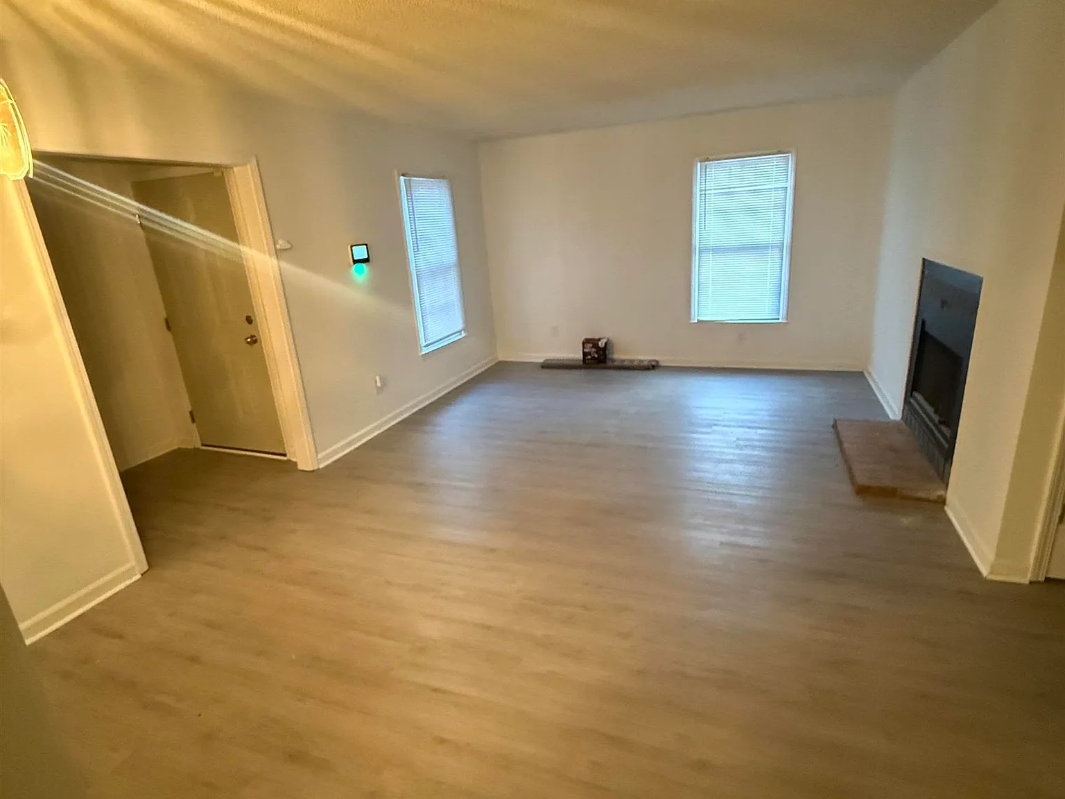 2 bed, 1044 sqft, $1,300 — Photo 3