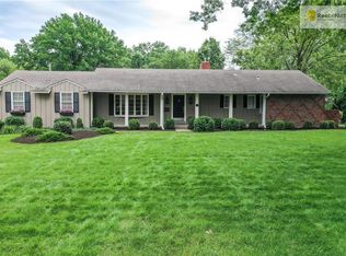 8923 Wenonga Rd, Leawood, KS 66206