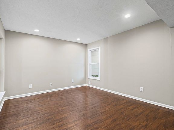 4th image of 1942 Allenby Rd