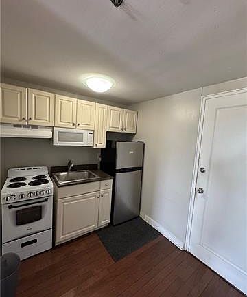 2nd image of 1205 Saint Charles Ave APT 302