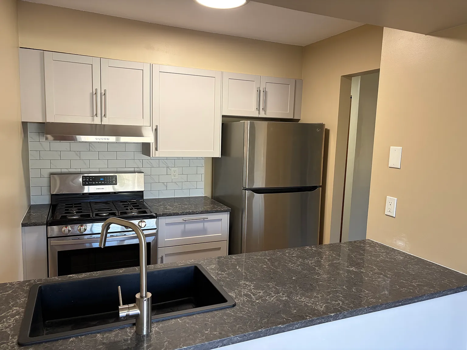 2 bed, 1372 sqft, $2,000 — Photo 2