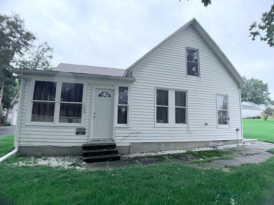 1st image of 205 E Pease St