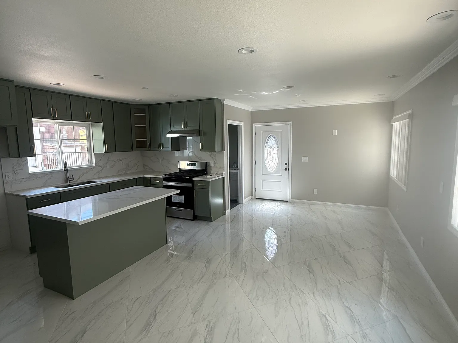 2 bed, 800 sqft, $3,500 — Photo 4