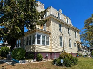 22 E Decatur Ave, Pleasantville, NJ 08232