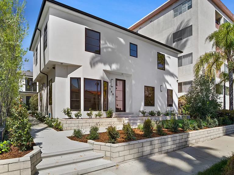 149 S Palm Dr #151-1/2 — Photo 2