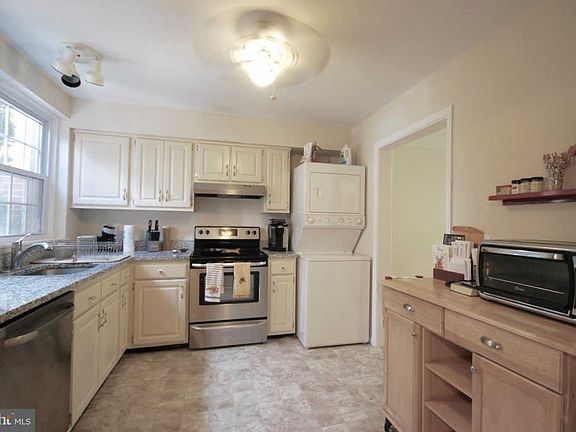 3rd image of 1026A Brixton Ct