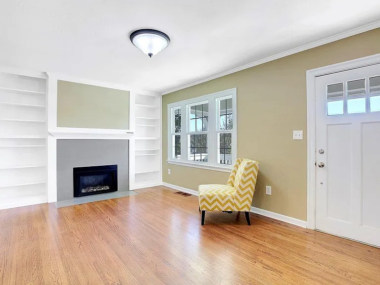 336 S Church St — Photo 8