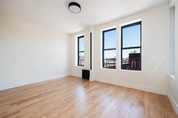 Rented by Max Apt LLC | media 19